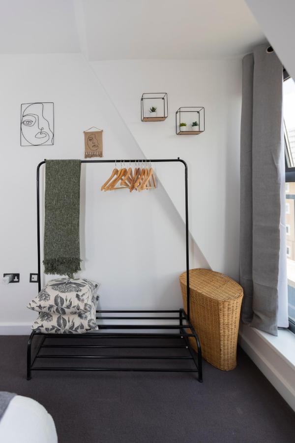 Stunning 3 Bedroom Penthouse With Terrace And Lift 런던 외부 사진